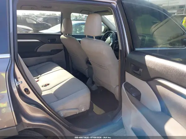 5TDZZRFH1HS197395 2017 TOYOTA HIGHLANDER - Image 8