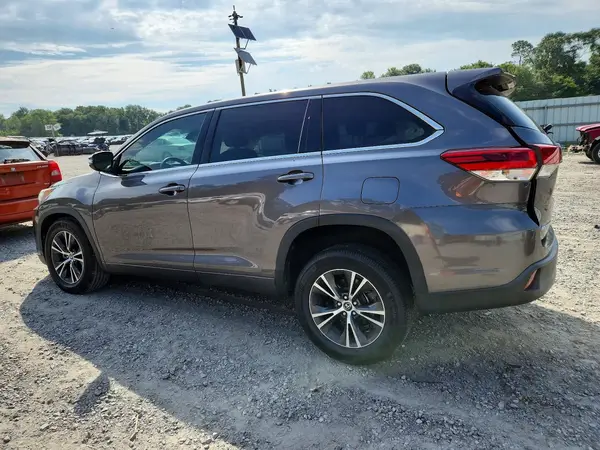 5TDZZRFH1HS218066 2017 TOYOTA HIGHLANDER - Image 2