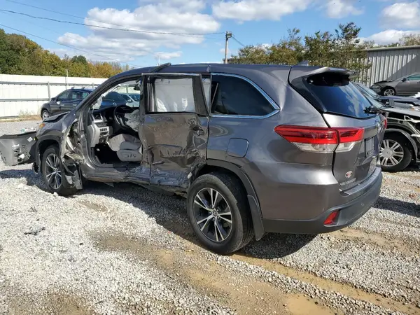 5TDZZRFH1HS221842 2017 TOYOTA HIGHLANDER - Image 2