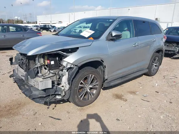 5TDZZRFH1HS221887 2017 TOYOTA HIGHLANDER - Image 2