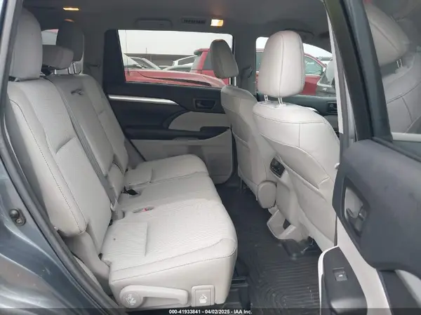 5TDZZRFH1HS222330 2017 TOYOTA HIGHLANDER - Image 8