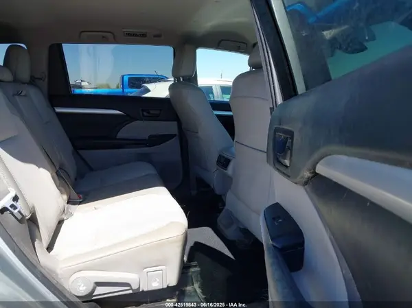 5TDZZRFH1HS224322 2017 TOYOTA HIGHLANDER - Image 8
