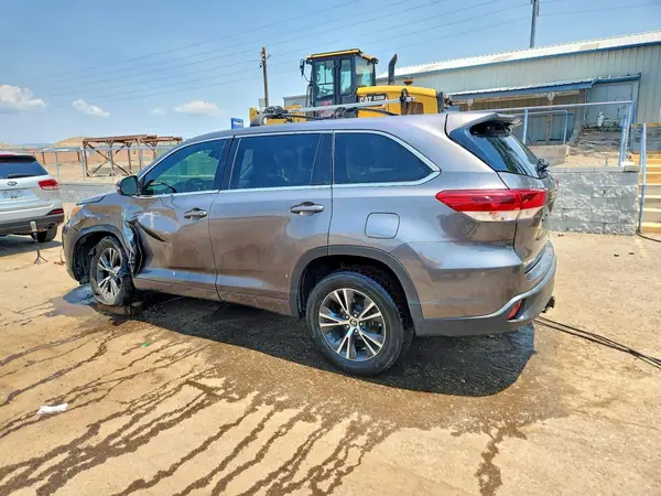 5TDZZRFH1HS227771 2017 TOYOTA HIGHLANDER - Image 2