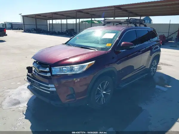 5TDZZRFH1HS228175 2017 TOYOTA HIGHLANDER - Image 2