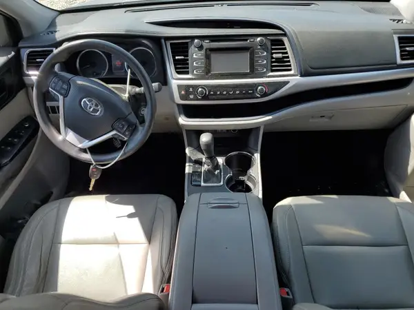 5TDZZRFH1HS228225 2017 TOYOTA HIGHLANDER - Image 8