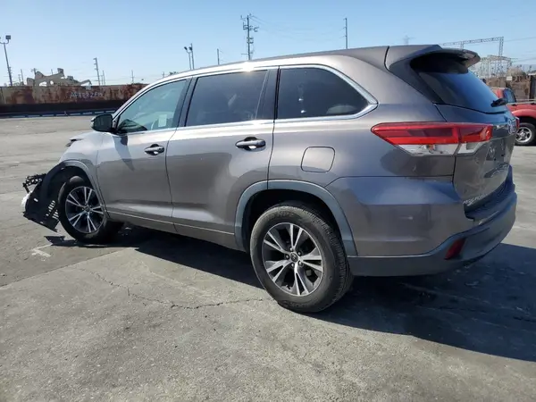 5TDZZRFH1HS228905 2017 TOYOTA HIGHLANDER - Image 2