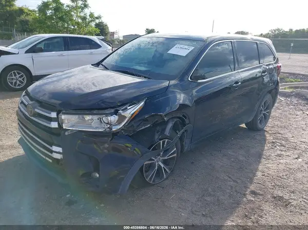5TDZZRFH1JS240137 2018 TOYOTA HIGHLANDER - Image 2