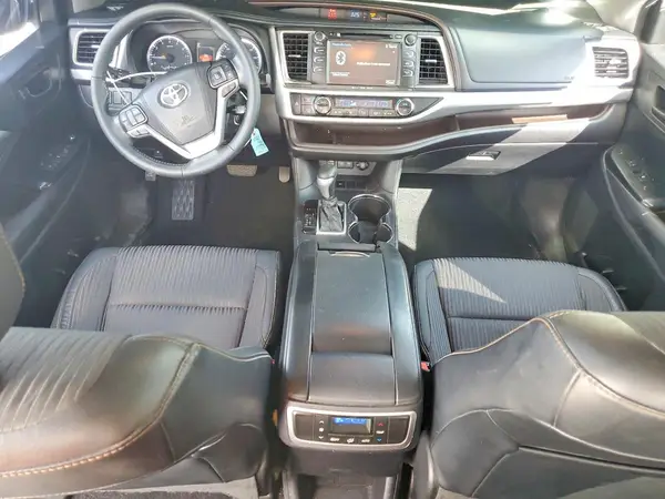 5TDZZRFH1JS240252 2018 TOYOTA HIGHLANDER - Image 8