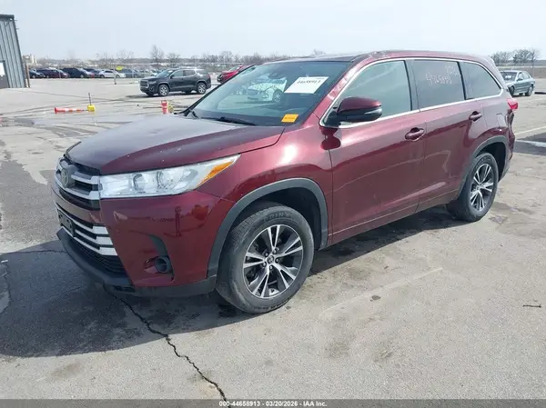 5TDZZRFH1JS243930 2018 TOYOTA HIGHLANDER - Image 2