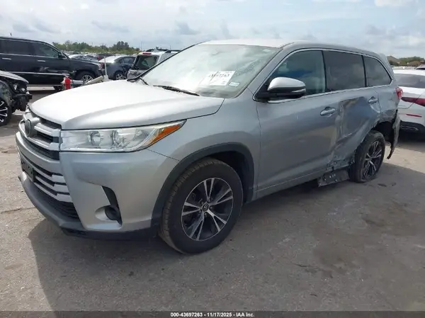5TDZZRFH1JS244933 2018 TOYOTA HIGHLANDER - Image 2