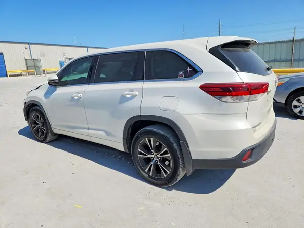 5TDZZRFH1JS250439 2018 TOYOTA HIGHLANDER - Image 2