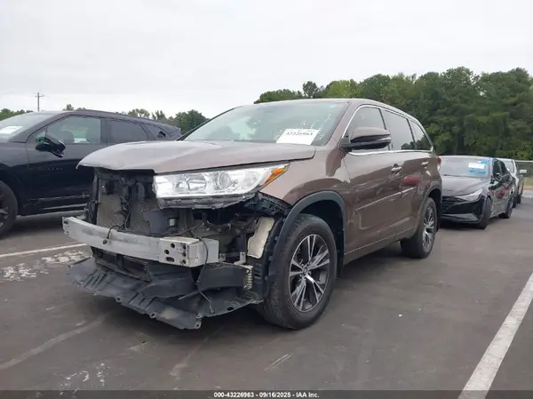5TDZZRFH1JS250909 2018 TOYOTA HIGHLANDER - Image 2