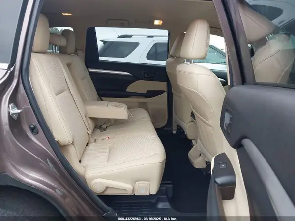 5TDZZRFH1JS250909 2018 TOYOTA HIGHLANDER - Image 8