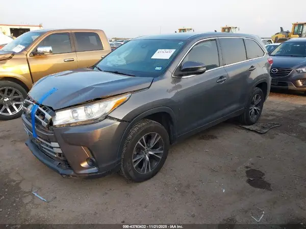 5TDZZRFH1JS254295 2018 TOYOTA HIGHLANDER - Image 2