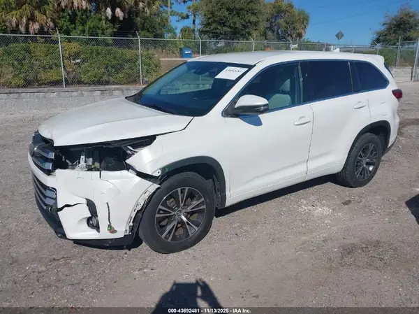 5TDZZRFH1JS256189 2018 TOYOTA HIGHLANDER - Image 2
