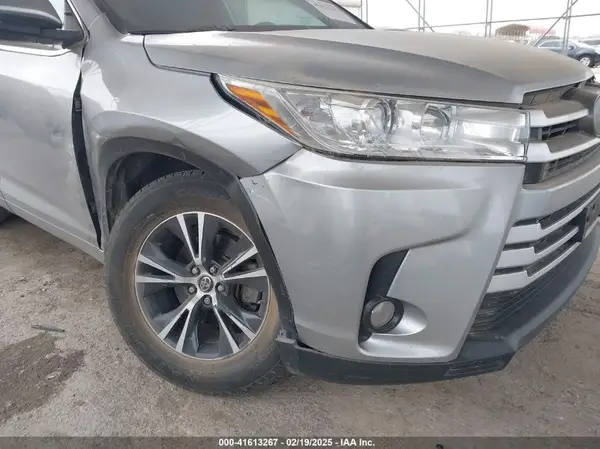 2018 TOYOTA HIGHLANDER auction photo 6
