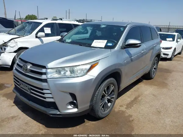 5TDZZRFH1JS264969 2018 TOYOTA HIGHLANDER - Image 2
