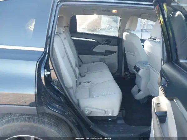 5TDZZRFH1JS265409 2018 TOYOTA HIGHLANDER - Image 8