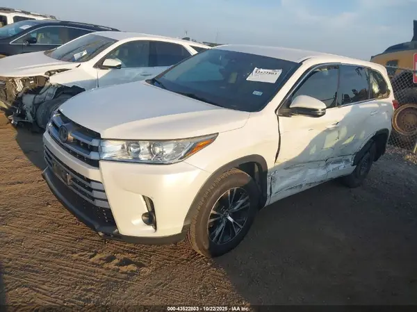5TDZZRFH1JS270125 2018 TOYOTA HIGHLANDER - Image 2