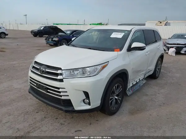 5TDZZRFH1JS285451 2018 TOYOTA HIGHLANDER - Image 2