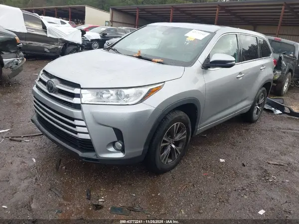 5TDZZRFH1JS285952 2018 TOYOTA HIGHLANDER - Image 2