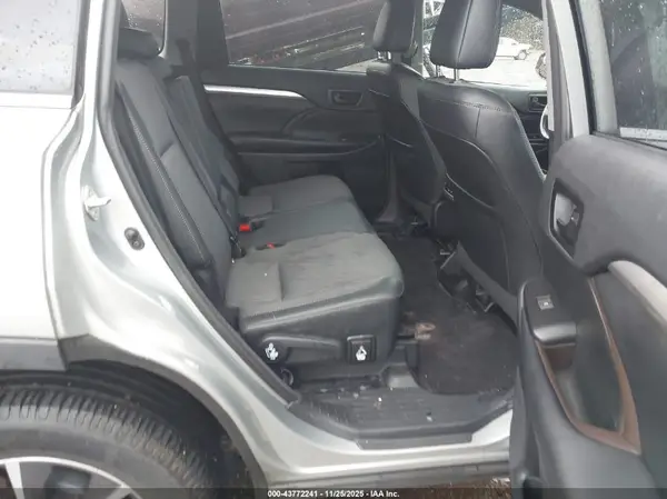 5TDZZRFH1JS285952 2018 TOYOTA HIGHLANDER - Image 8