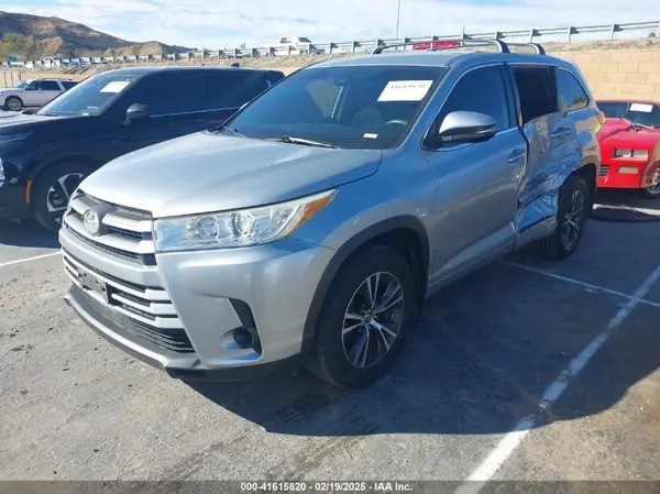 5TDZZRFH1JS287507 2018 TOYOTA HIGHLANDER - Image 2