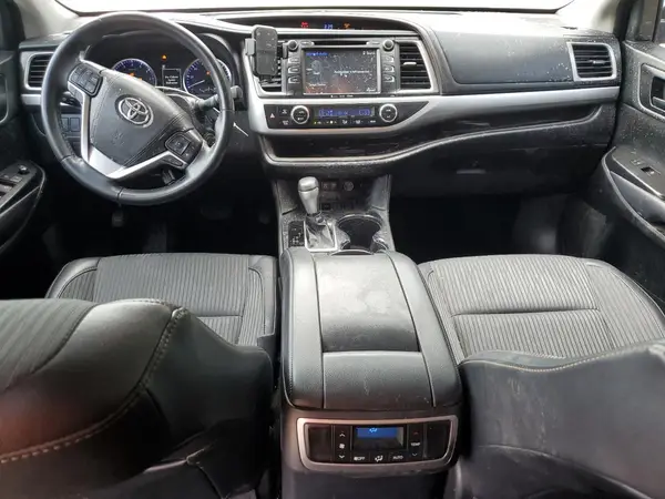 5TDZZRFH1KS289758 2019 TOYOTA HIGHLANDER - Image 8
