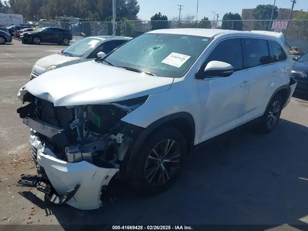 5TDZZRFH1KS290313 2019 TOYOTA HIGHLANDER - Image 2