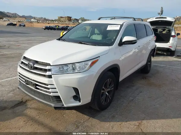5TDZZRFH1KS326808 2019 TOYOTA HIGHLANDER - Image 2