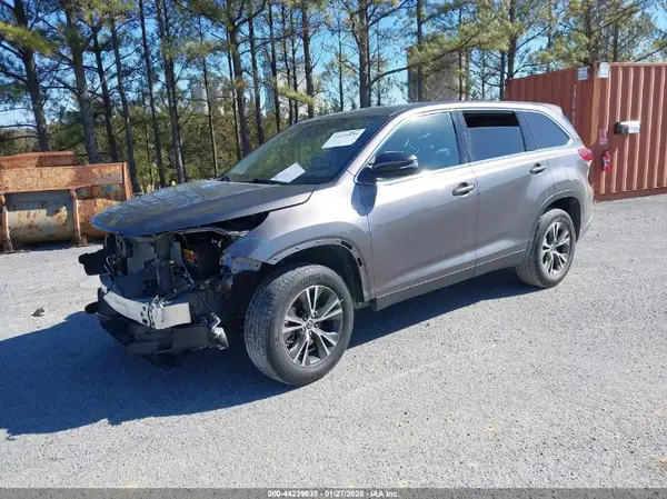 5TDZZRFH1KS327277 2019 TOYOTA HIGHLANDER - Image 2