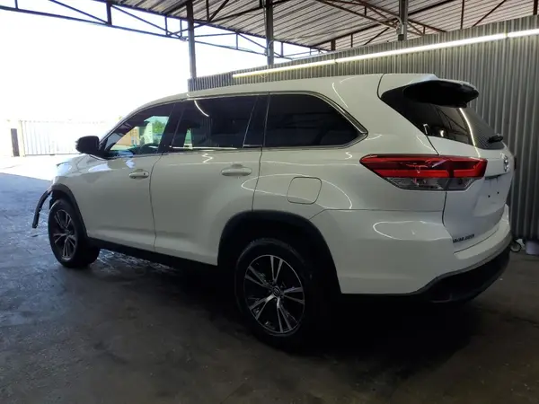 5TDZZRFH1KS338957 2019 TOYOTA HIGHLANDER - Image 2