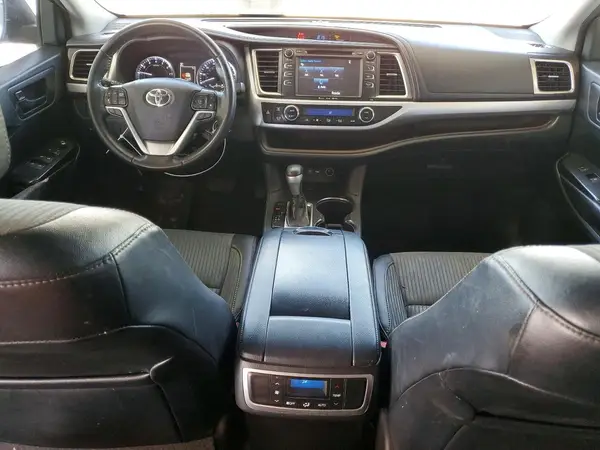 5TDZZRFH1KS347643 2019 TOYOTA HIGHLANDER - Image 8