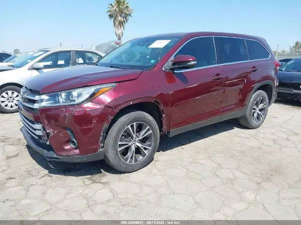 5TDZZRFH1KS349683 2019 TOYOTA HIGHLANDER - Image 2
