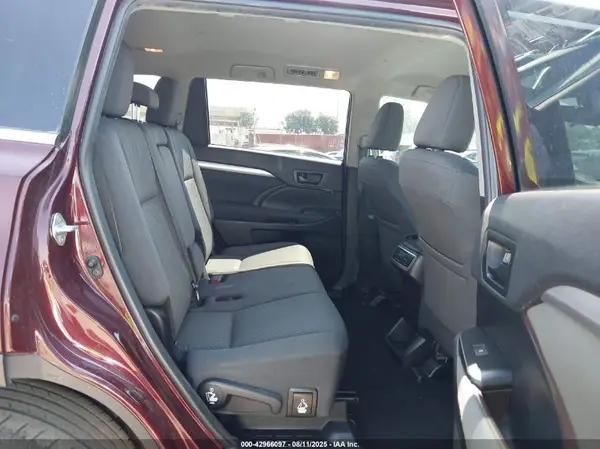 5TDZZRFH1KS349683 2019 TOYOTA HIGHLANDER - Image 8