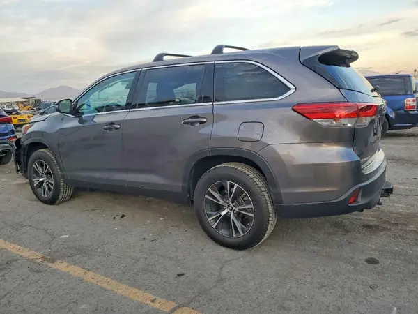 5TDZZRFH1KS358383 2019 TOYOTA HIGHLANDER - Image 2