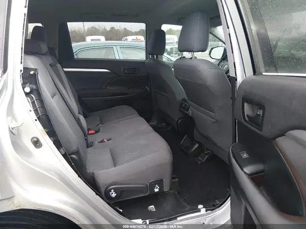 5TDZZRFH1KS360957 2019 TOYOTA HIGHLANDER - Image 8