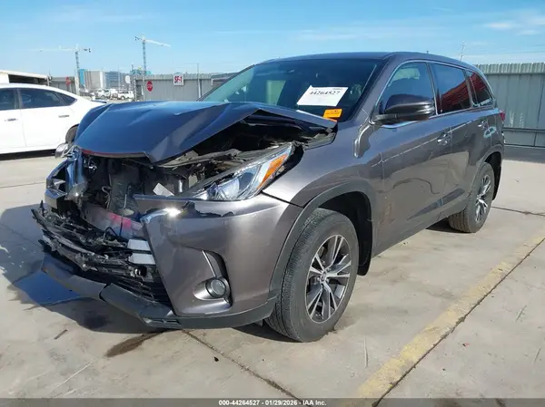 5TDZZRFH1KS363762 2019 TOYOTA HIGHLANDER - Image 2