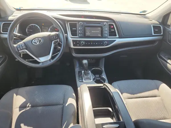 5TDZZRFH2HS200790 2017 TOYOTA HIGHLANDER - Image 8