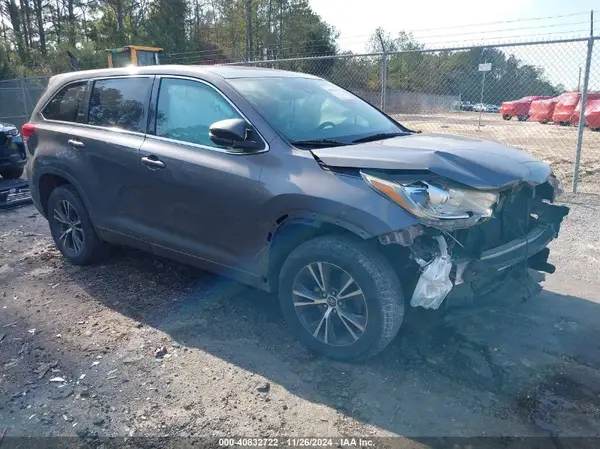 5TDZZRFH2HS203026 2017 TOYOTA HIGHLANDER - Image 1