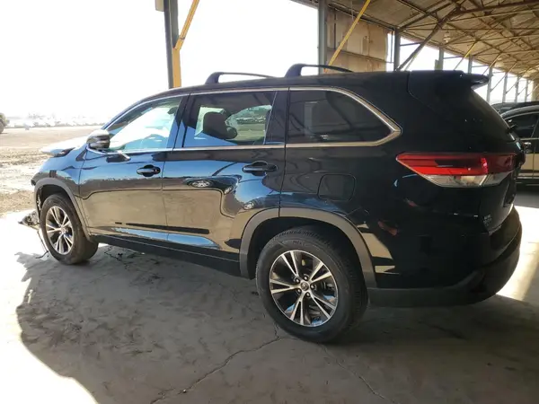 5TDZZRFH2HS203155 2017 TOYOTA HIGHLANDER - Image 2