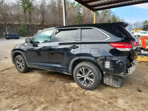 5TDZZRFH2HS203866 2017 TOYOTA HIGHLANDER - Image 2