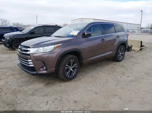 5TDZZRFH2HS208081 2017 TOYOTA HIGHLANDER - Image 2