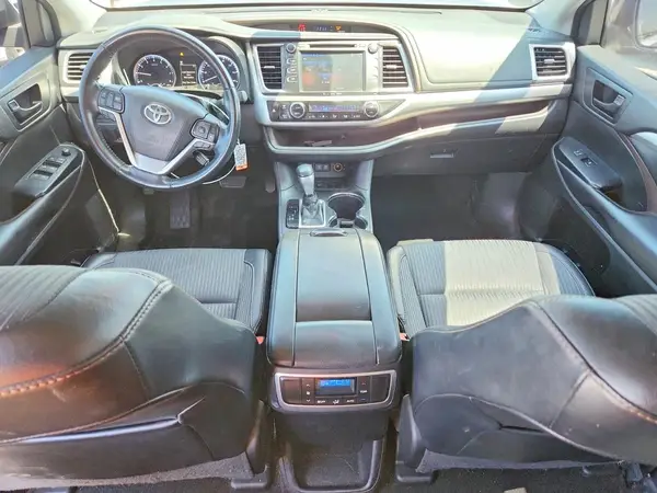 5TDZZRFH2HS213202 2017 TOYOTA HIGHLANDER - Image 8