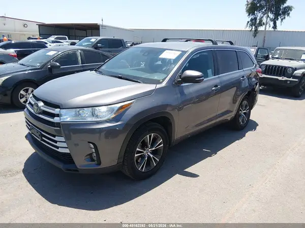 5TDZZRFH2HS213832 2017 TOYOTA HIGHLANDER - Image 2