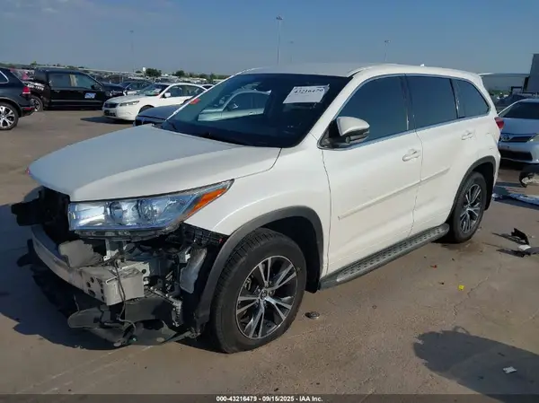 5TDZZRFH2HS222742 2017 TOYOTA HIGHLANDER - Image 2