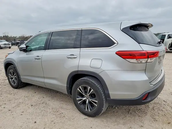 5TDZZRFH2HS227813 2017 TOYOTA HIGHLANDER - Image 2