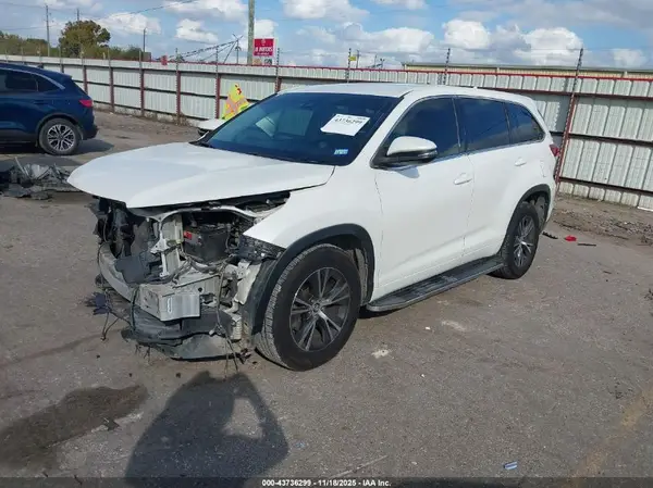 5TDZZRFH2HS231554 2017 TOYOTA HIGHLANDER - Image 2