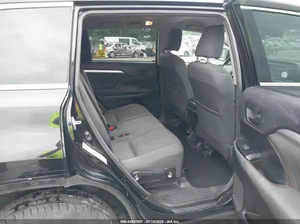 5TDZZRFH2JS246805 2018 TOYOTA HIGHLANDER - Image 8