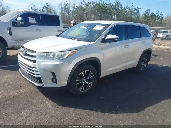 5TDZZRFH2JS259604 2018 TOYOTA HIGHLANDER - Image 2